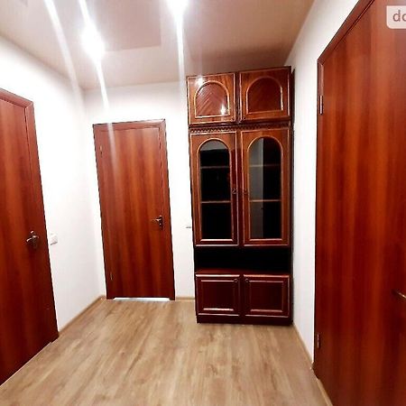 Family And Friends Apartment Ternopil Eksteriør billede